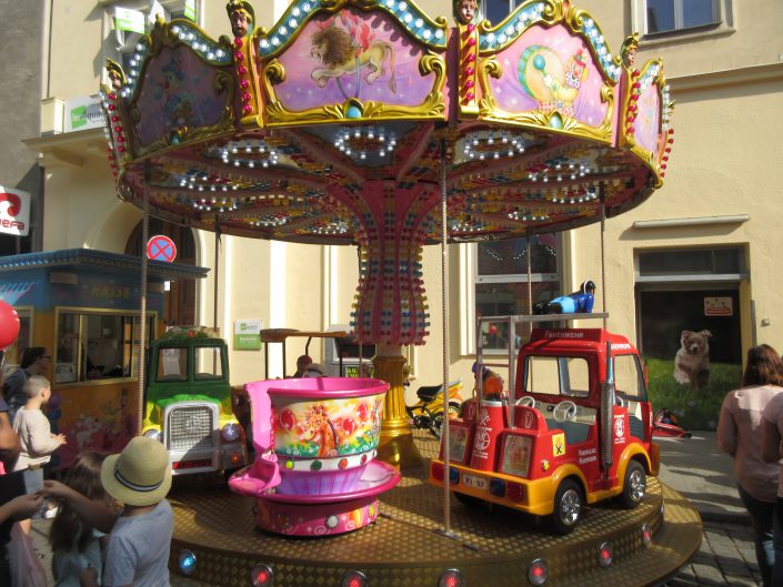 Simmeringer Straßenfest, Ringelspiel, Foto Bojan Schnabl