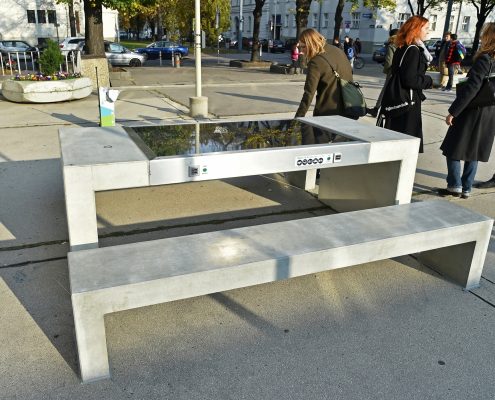 Solar Benches am Enkplatz (c) PID/Jobst