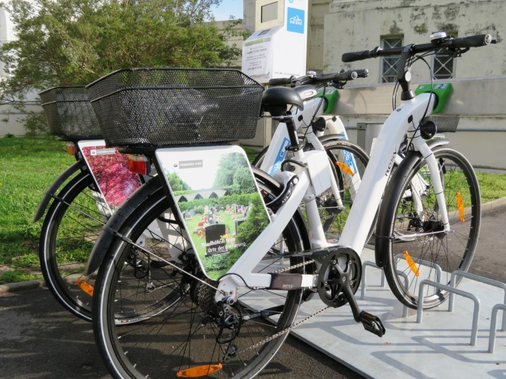 Zentralfriedhof, Sycube Bike sharing, Foto Bojan Schnabl, 13.4.2018, IMG_3599 - Kopie Zentralfriedhof, Sycube E-Bike sharing, Foto Bojan Schnabl