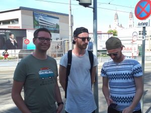 Münchner TourismusstudentInnen, Foto bojan Schnabl, 20180425_155608 drei Münchner Tourismusstudenten