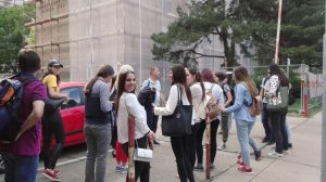 Belgrad Delegation, Foto Milica Lukic, IMG_20180514_165139 Grätzelspaziergang vor der Wiener Wohnen Anlage Lorystraße